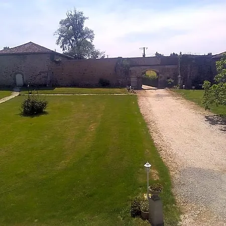 Bed & Breakfast Pierre Deluen Domaine De La Grange De Quaire Chassenon