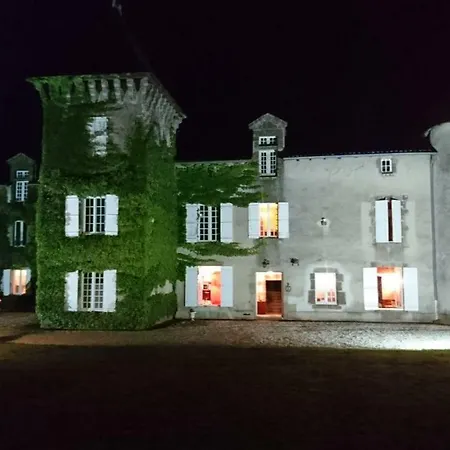 فندق مبيت وإفطار Pierre Deluen Domaine De La Grange De Quaire 3*